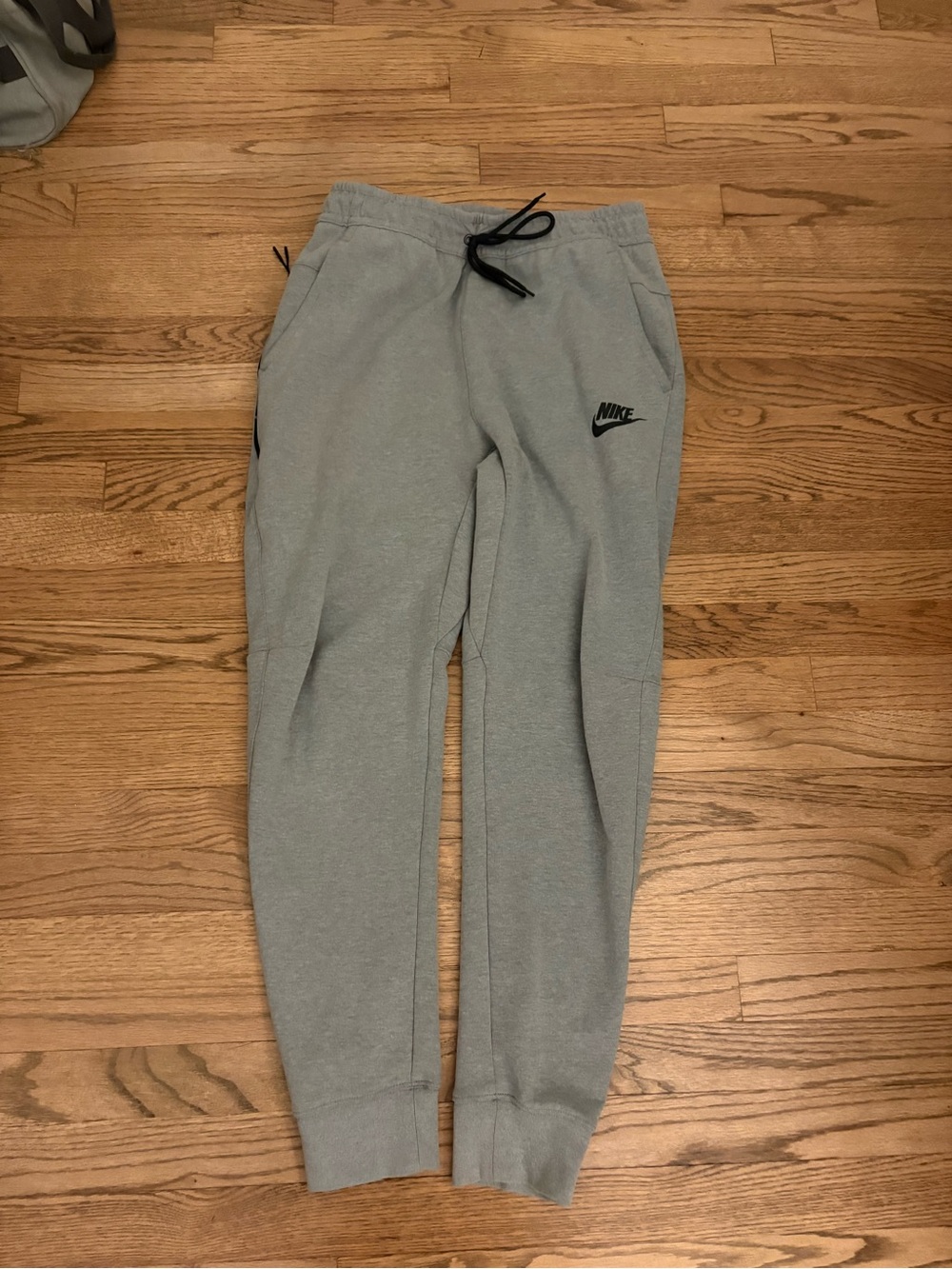 Men’s M Nike Gray Cuffed Sweats